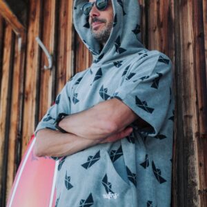 Alternative view of Poncho aus hochwertigem Material mit modernem Design